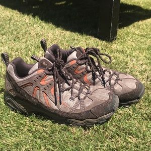 Columbia hiking shoes Men’s 7